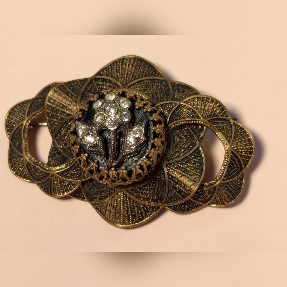 Antique style vintage brooch rhinestone flower  layer design goldtone copper 2"